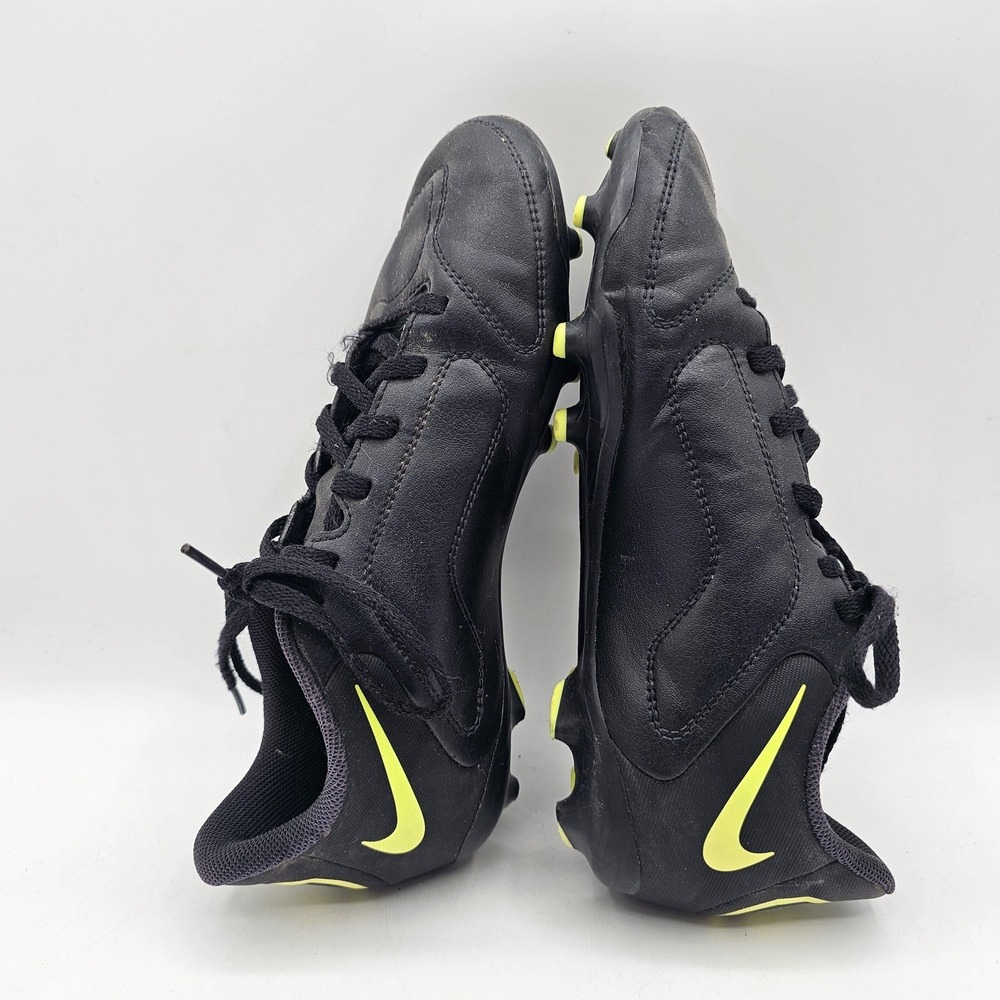 Nike Tiempo Soccer Cleats Shoes Youth Size 5.5Y Black Athletic Spikes DA1331-070 - Picture 6 of 9